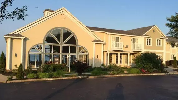 Baymont Inn & Suites St. Ignace Lakefront | Michigan - St Ignace