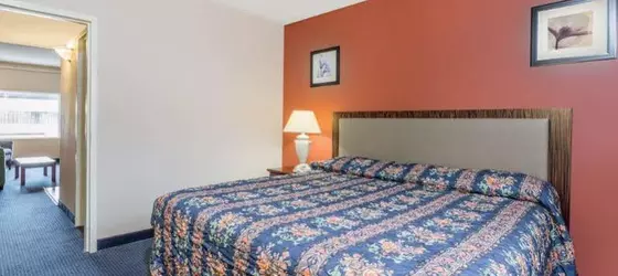 Knights Inn & Suites Virginia Beach | Virginia - Norfolk - Virginia Beach (ve civarı) - Virginia Beach