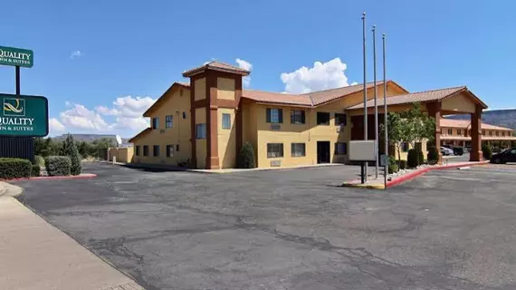 Quality Inn & Suites Grants | New Mexico - Grants (ve civarı) - Grants