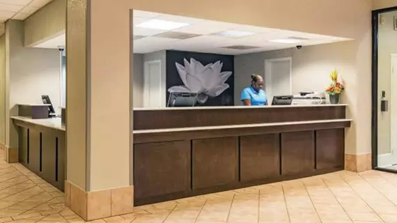 La Quinta Inn & Suites New Orleans Airport | Louisiana - New Orleans (ve civarı) - Kenner - Kenner - Louis Armstrong Uluslararası Havalimanı