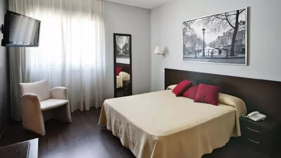 Hostal T4 | Madrid Özerk Topluluğu - Madrid (ve civarı) - Paracuellos de Jarama