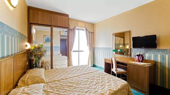 Hotel Splendid Palace | Lombardy - Brescia (il) - Limone sul Garda