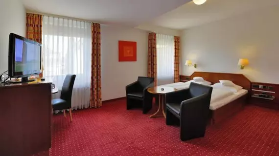 Businesshotel Rosenau | Baden-Wuerttemberg - Rems-Murr-Kreis - Stuttgart (ve civarı) - Esslingen - Sirnau - Oberesslingen