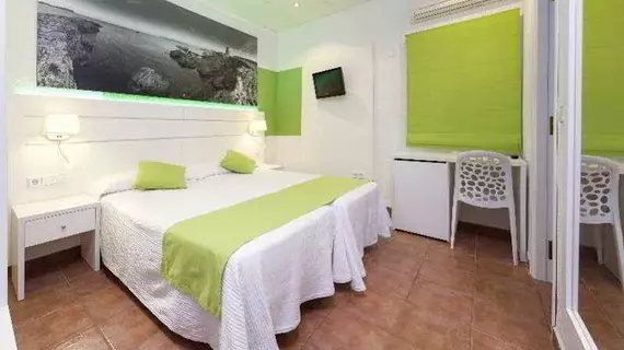 Hostal Adelino | Balearic Adaları - İbiza Adası - Sant Antoni de Portmany