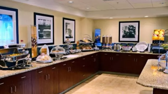 Hampton Inn & Suites Lancaster | Kaliforniya - Los Angeles County - Lancaster (ve civarı)