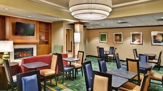 Fairfield Inn & Suites Reno Sparks | Nevada - Pyramid Lake Kızılderili Bölgesi - Reno (ve civarı) - Sparks