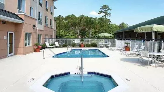 Fairfield Inn and Suites Charleston North/University Area | Güney Karolayna - Charleston (ve civarı) - North Charleston