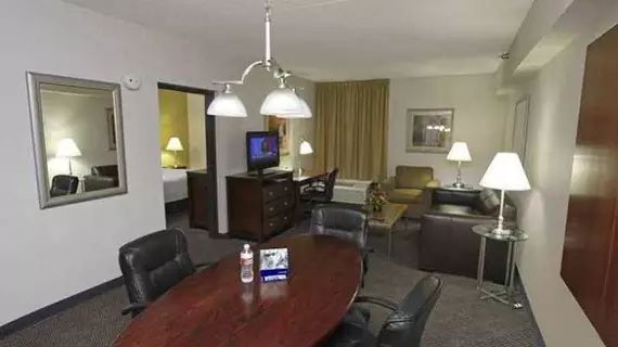 Best Western Plus Wichita West Airport Inn | Kansas - Wichita (ve civarı) - Viçita