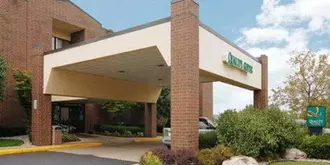 Quality Suites Hotel - Lansing