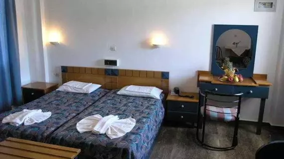 Hotel Koukouras | Girit Adası - Hanya (bölge) - Hanya - Kato Stalos