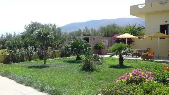 Stork Hotel | Girit Adası - Kandiye (bölge) - Malevizi