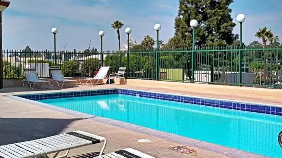 Anaheim Camelot Inn & Suites | Kaliforniya - Orange County - Anaheim - Anaheim Resort