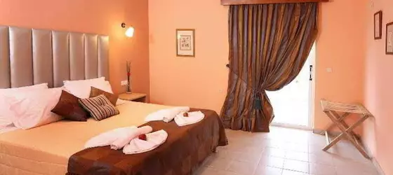 Rebeccas Village Hotel | İyon Adaları - Korfu - Karousades