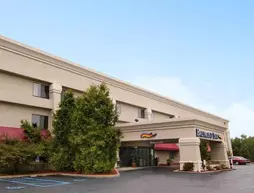 Baymont Inn & Suites - Battle Creek | Michigan - Kalamazoo (ve civarı) - Battle Creek