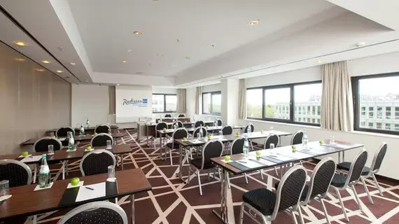 Radisson Blu Scandinavia Hotel, Düsseldorf | Kuzey Ren-Westfalia - Düsseldorf (ve civarı) - Düsseldorf - City North