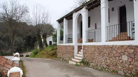 Hotel Apartamento Rural Finca Valbono | Andalucia - Huelva (vilayet) - Sierra de Aracena - Aracena