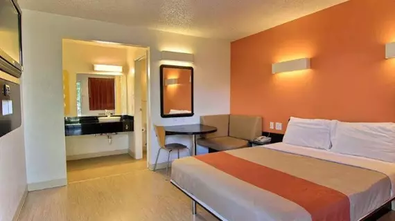 Motel 6 Austin Central - North | Teksas - Austin (ve civarı) - Austin