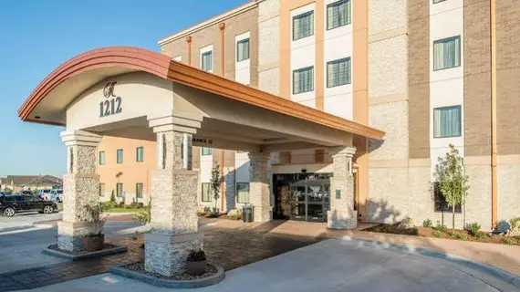 THE HERITAGE INN & SUITES, AN ASCEND HOTEL COLLECTION MEMBER | Kansas - Dodge City (ve civarı) - Garden City