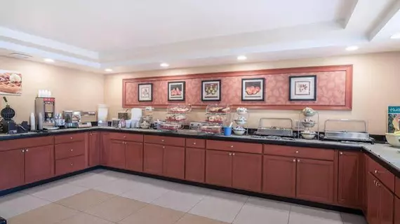 Quality Inn Lexington | Kuzey Karolayna - Lexington - Salisbury (ve civarı) - Lexington