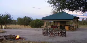 Whistling Thorn Tented Camp