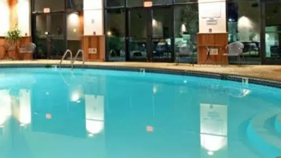 Holiday Inn Express Hotel & Suites Harrison | Arkansas - Harrison