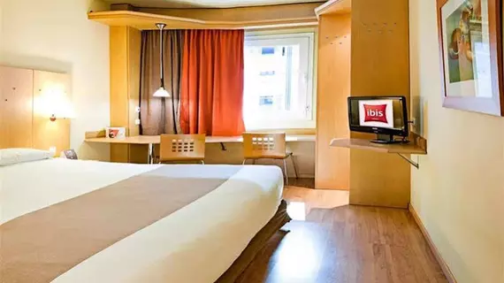 Ibis Madrid Alcala La Garena | Madrid Özerk Topluluğu - Madrid (ve civarı) - Alcala de Henares