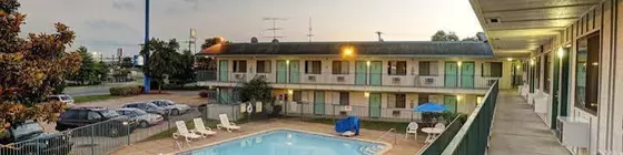 Motel 6 Nashville - Goodlettsville | Tennessee - Nashville-Davidson - Nashville (ve civarı) - Goodlettsville