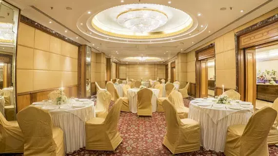 Hotel Parle International | Maharaştra - Raigad - Bombay (ve civarı) - Bombay - Malad - Batı Banliyöleri