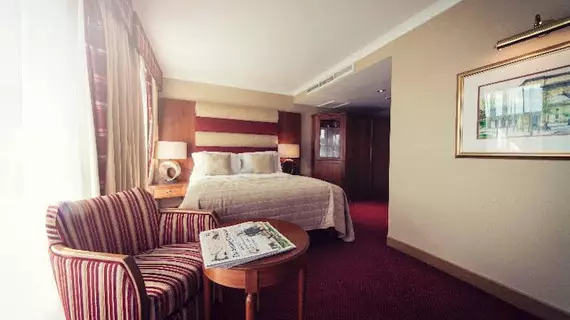 Carlton George Hotel | İskoçya - Greater Glasgow - Dunbartonshire - Glasgow - Glasgow Şehir Merkezi