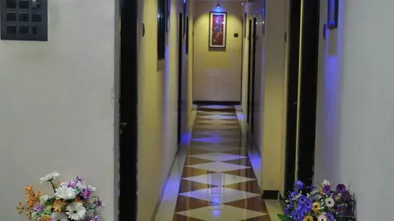 Hotel Cosmo | Batı Delhi - Ulusal Eyalet Başkenti Delhi - Delhi (ve civarı) - Yeni Delhi - Karol Bagh