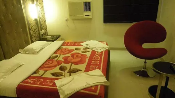 Hotel Cosmo | Batı Delhi - Ulusal Eyalet Başkenti Delhi - Delhi (ve civarı) - Yeni Delhi - Karol Bagh