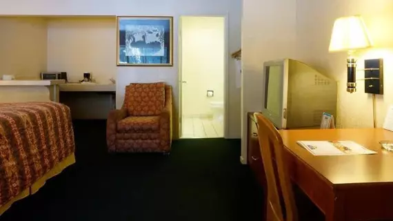 Days Inn & Suites Hayward | Kaliforniya - Oakland (ve civarı) - Hayward