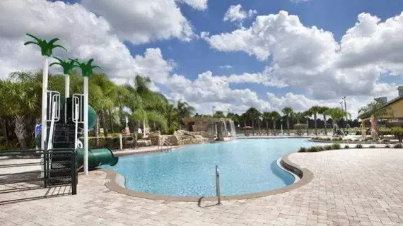 Paradise Palms Resort Deluxe Homes | Florida