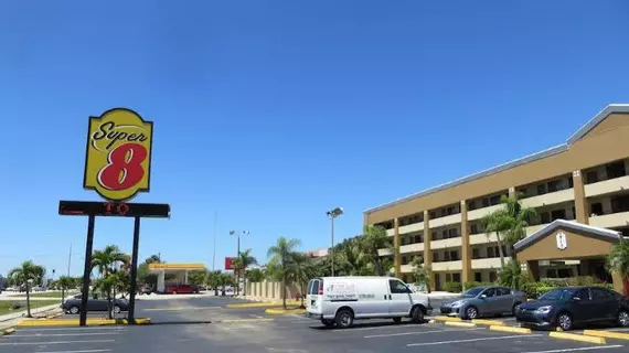 Super 8 Motel Fort Myers | Florida - Fort Myers (ve civarı) - Fort Myers