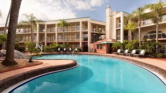 Baymont Inn & Suites Tampa Near Busch Gardens | Florida - Tampa (ve civarı) - Tampa