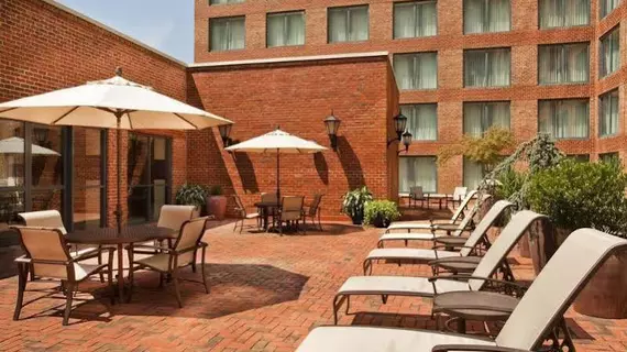 Sheraton Suites Old Town Alexandria | Virginia - İskenderiye