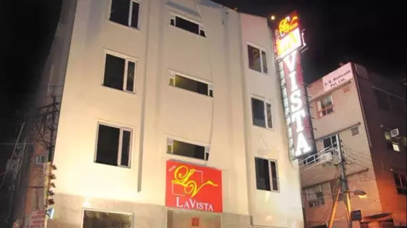 Hotel La Vista | Batı Delhi - Ulusal Eyalet Başkenti Delhi - Delhi (ve civarı) - Yeni Delhi - Karol Bagh