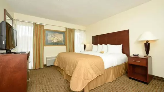 Quality Inn & Suites Near Fort Sam Houston | Teksas - San Antonio (ve civarı) - San Antonio