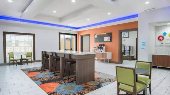 HOLIDAY INN EXPRESS & SUITES STILLWATER - UNIVERSITY AREA | Oklahoma - Stillwater