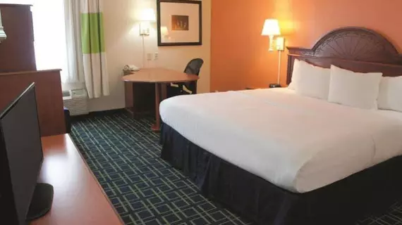 La Quinta Inn & Suites Tulsa Central | Oklahoma - Tulsa (ve civarı) - Tulsa