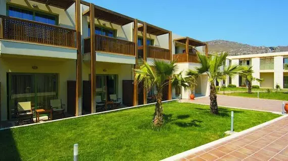 Grand Bay Beach Resort | Girit Adası - Hanya (bölge) - Platanias - Minothiana