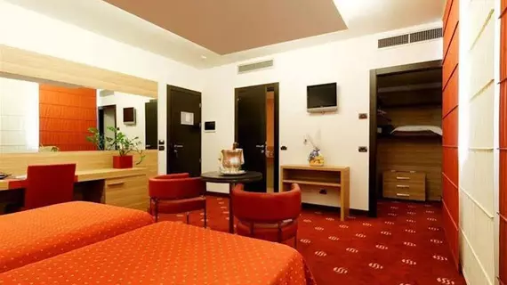 Hotel Raffaello Modena | Emilia-Romagna - Modena (vilayet) - Modena