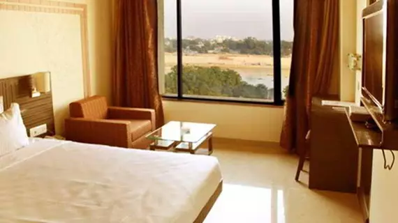 Hotel Silver Cloud | Gujarat - Ahmedabad Bölgesi - Ahmedabad