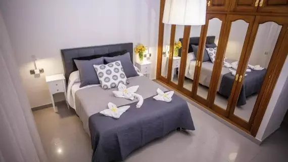 Hotel Bajamar | Andalucia - Malaga İli - La Axarquía - Nerja - Nerja Kent Merkezi