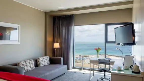 Radisson Blu Hotel, Port Elizabeth | Eastern Cape - Nelson Mandela Bay - Port Elizabeth - Summerstrand - Pollok Plajı