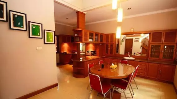 Setra Priangan Guest House | West Java - Bandung (ve civarı) - Bandung - Pasteur