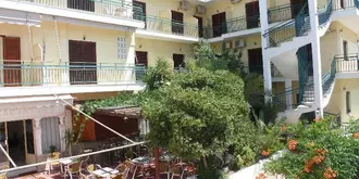 Hotel Karyatides