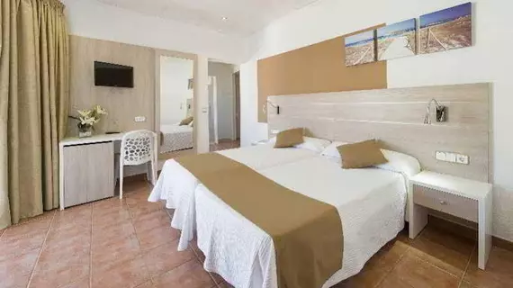 Hostal Adelino | Balearic Adaları - İbiza Adası - Sant Antoni de Portmany