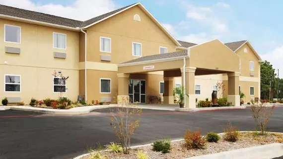 Days Inn & Suites Cabot | Arkansas - Little Rock (ve civarı) - Cabot