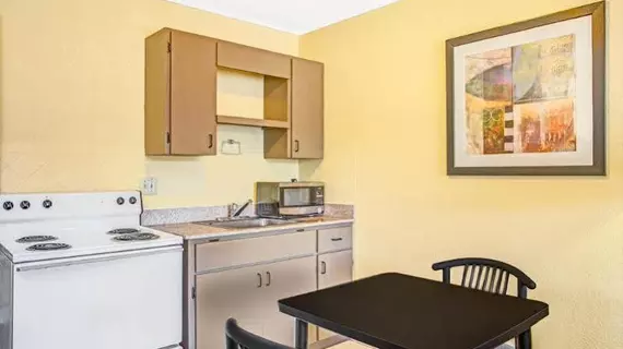 Days Inn by Wyndham St. Petersburg Tampa Bay Area | Florida - St. Petersburg - Clearwater (ve civarı) - St. Petersburg - Lealman